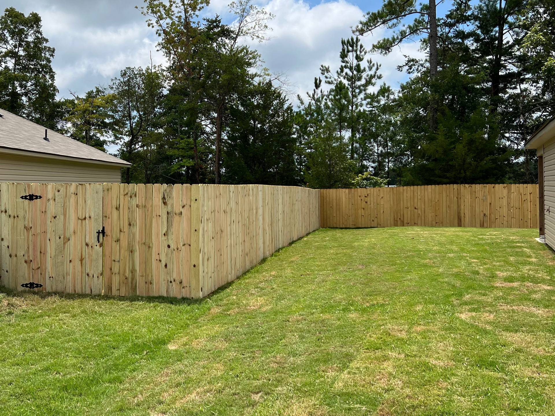 First Class Fence Company Near Birmingham Hoover Pelham Chelsea - Wooden Fence Contractor Installer & Repair